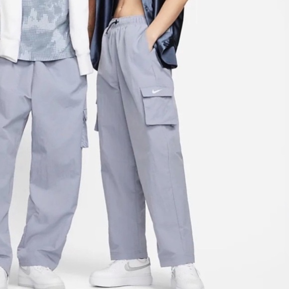 Nike Pants - Nike Women's High-Rise Woven Cargo Pants